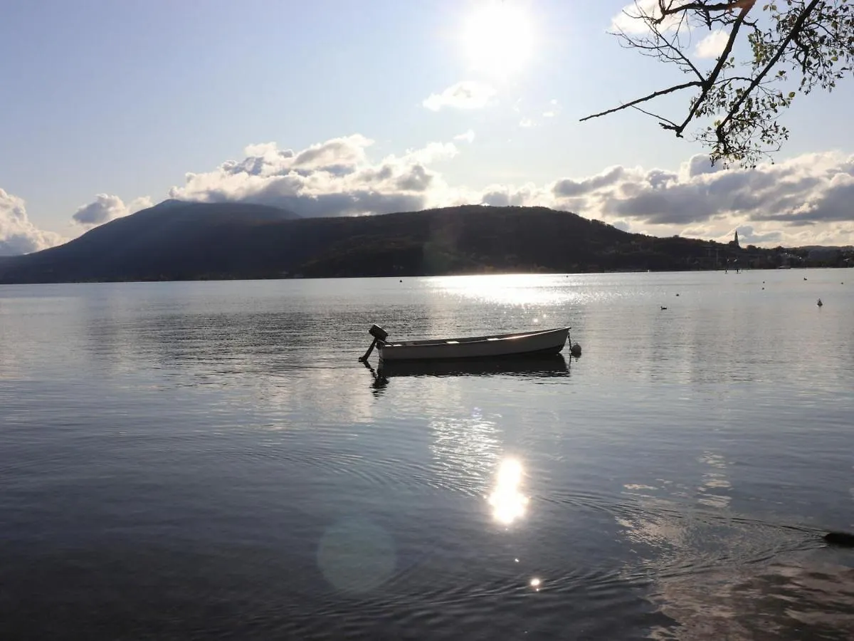 Agreable 2 Pieces Avec Terrasse, Parking, Proche Lac Et Commerces A Annecy - Fr-1-432-6 Apartment