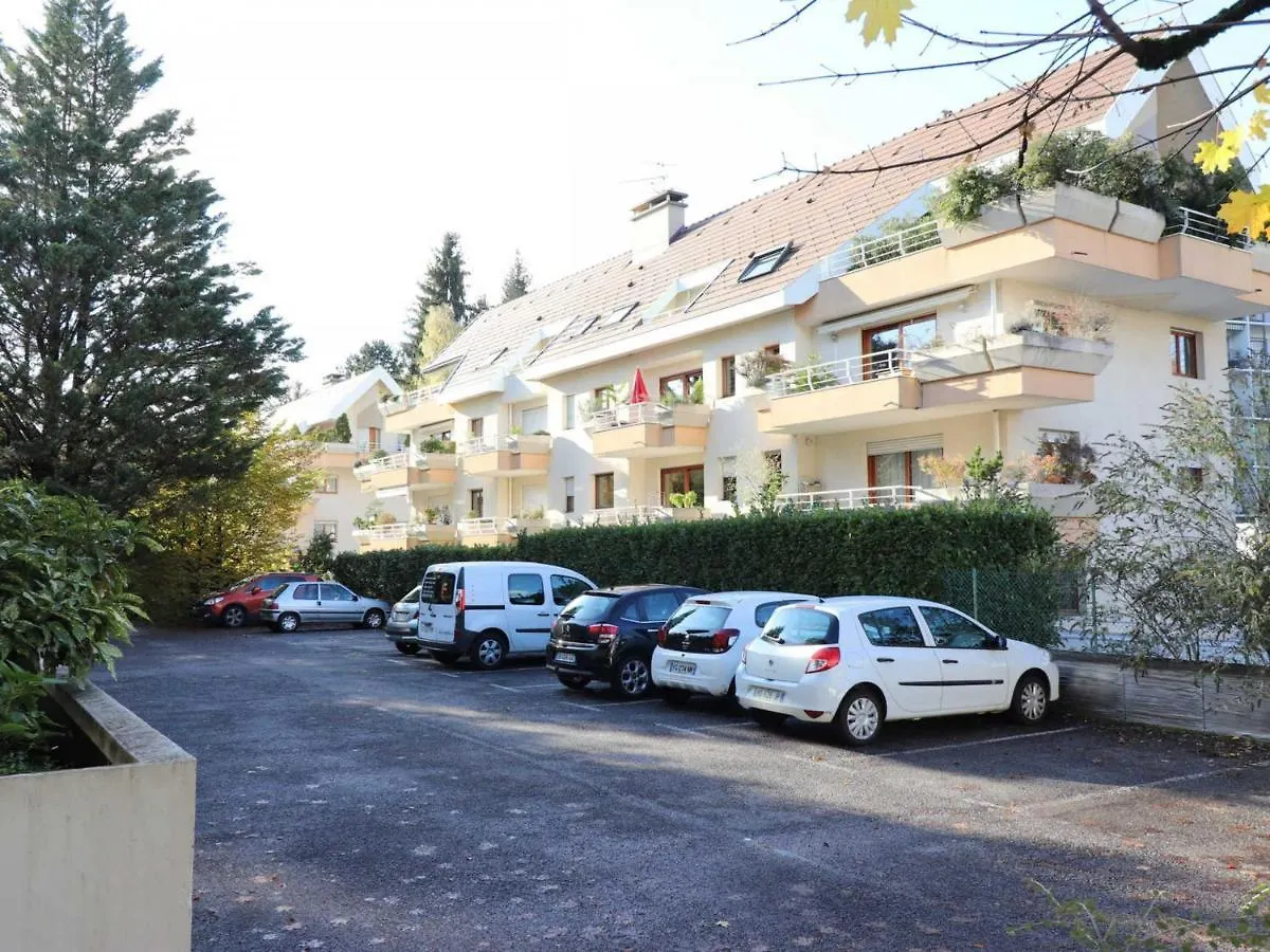 Agreable 2 Pieces Avec Terrasse, Parking, Proche Lac Et Commerces A Annecy - Fr-1-432-6 0*,