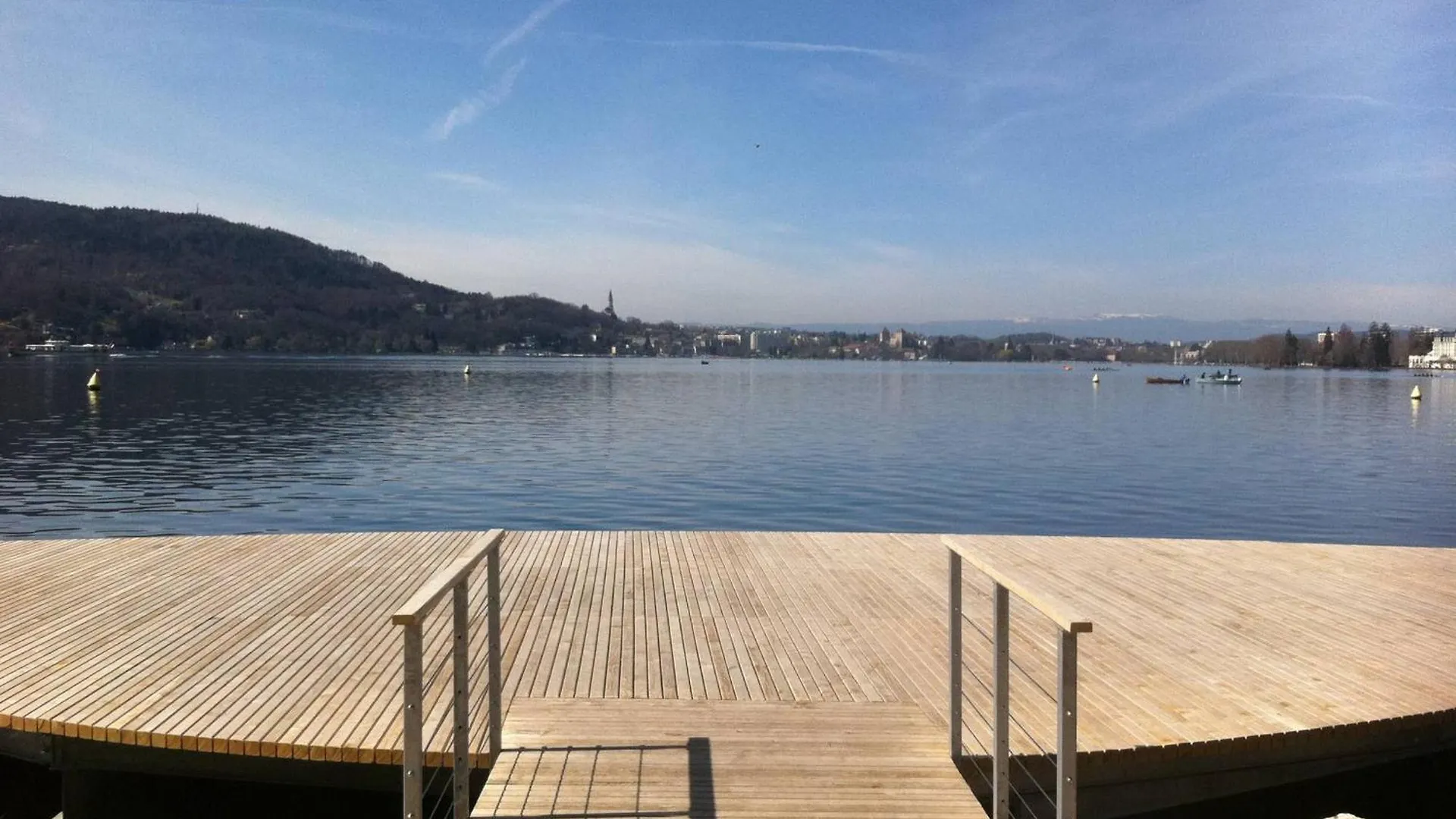Apartment Agreable 2 Pieces Avec Terrasse, Parking, Proche Lac Et Commerces A Annecy - Fr-1-432-6