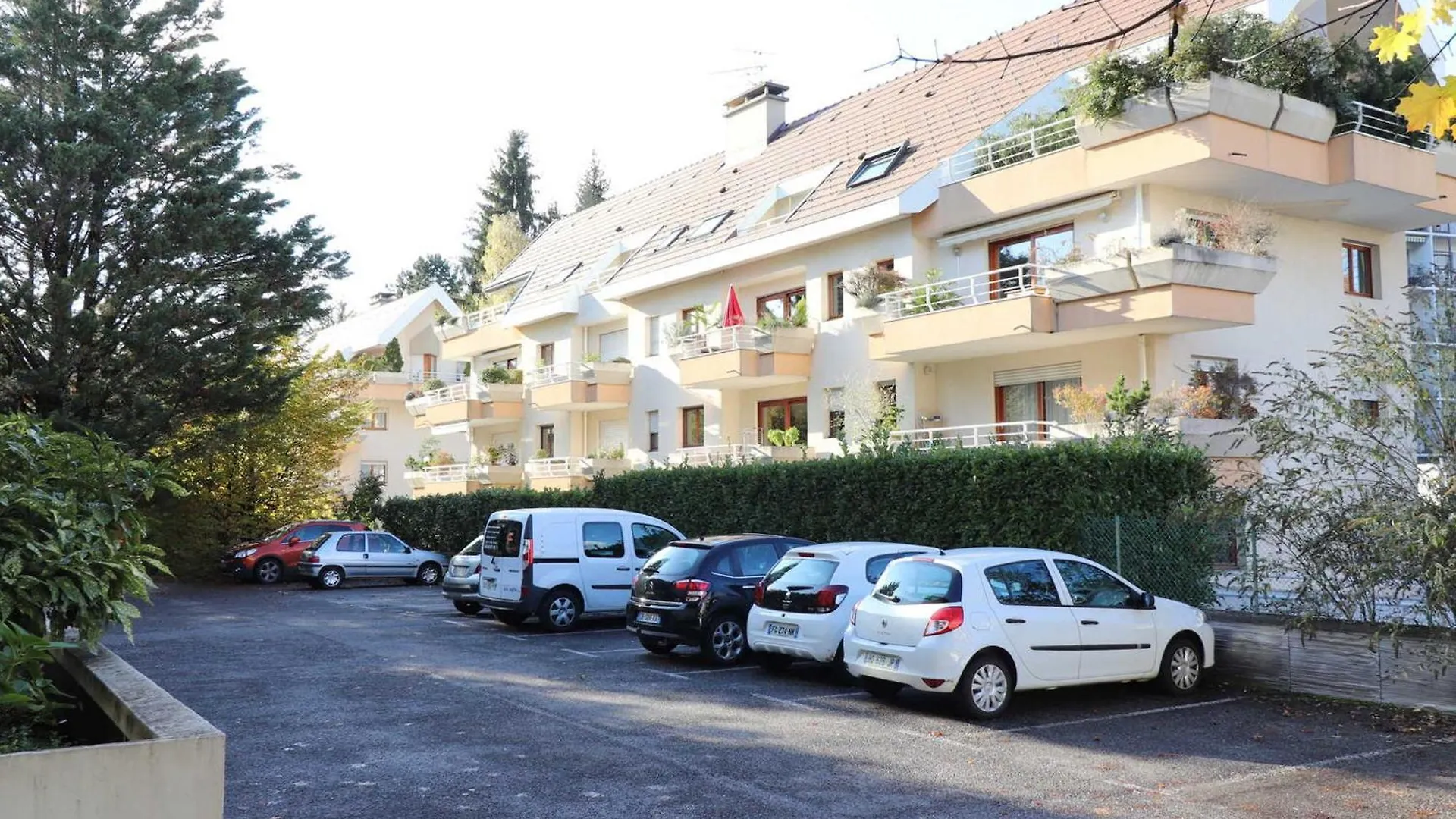 Agreable 2 Pieces Avec Terrasse, Parking, Proche Lac Et Commerces A Annecy - Fr-1-432-6 Apartment