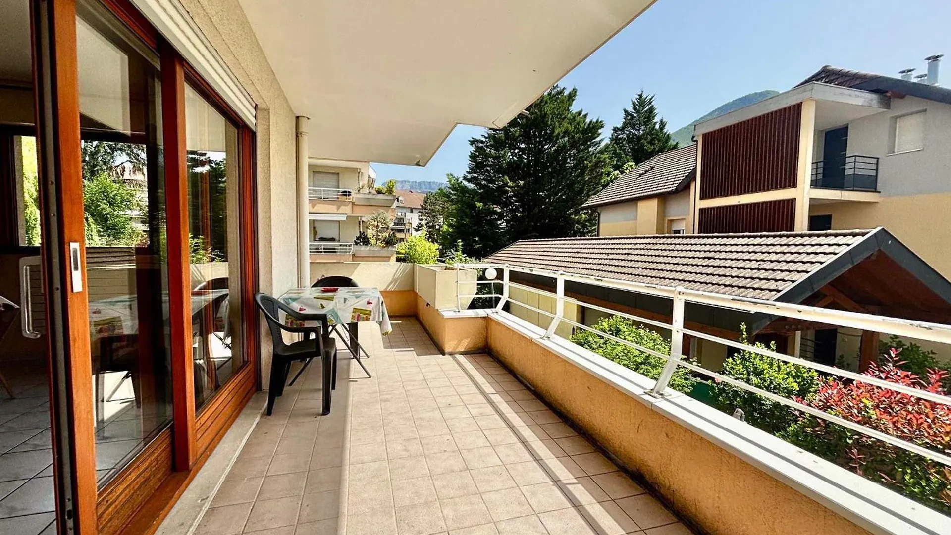 Agreable 2 Pieces Avec Terrasse, Parking, Proche Lac Et Commerces A Annecy - Fr-1-432-6 Apartment