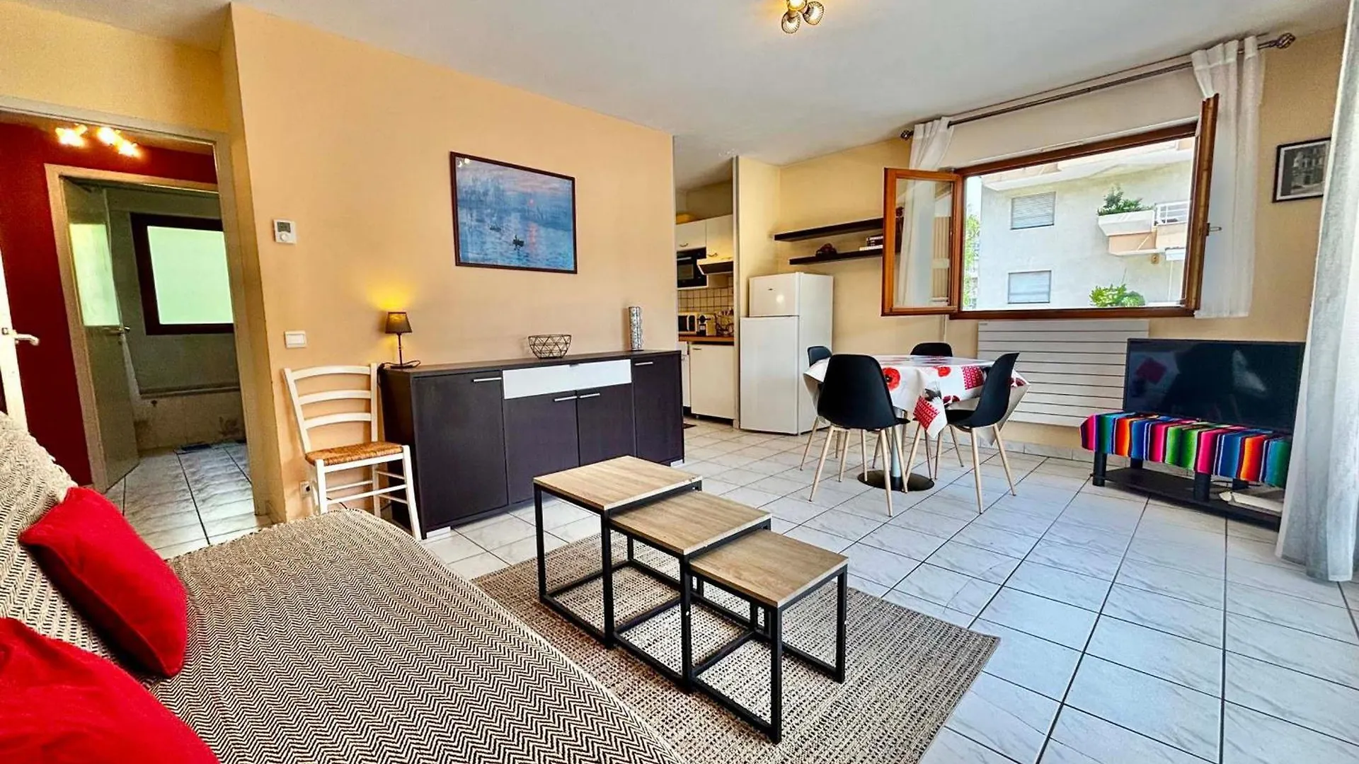 Apartment Agreable 2 Pieces Avec Terrasse, Parking, Proche Lac Et Commerces A Annecy - Fr-1-432-6
